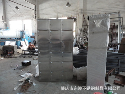 “東澳”牌十八門不銹鋼更衣柜 水箱創(chuàng)新設計引領環(huán)保與安全新風尚